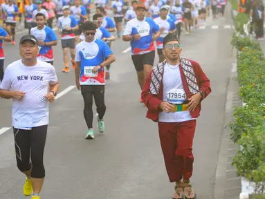 Ribuan pelari saat mengkuti lomba lari Jakarta International Marathon (JAKIM) 2024 di Jalan MH.Thamrin, jakarta, Minggu (23/8/2024). (merdeka.com/Arie Basuki)
