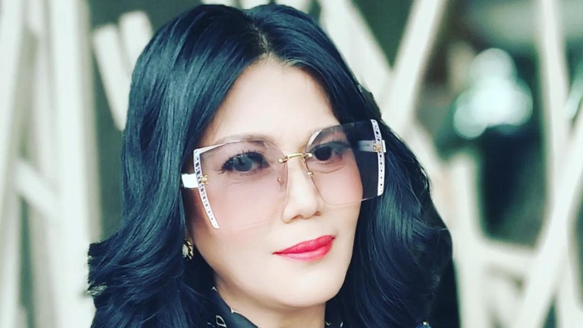 Akting Helsi Herlinda Dalam Film Nia Disanjung Sineas Aditya Gumay, Dulu Antagonis Kini Jadi Protagonis