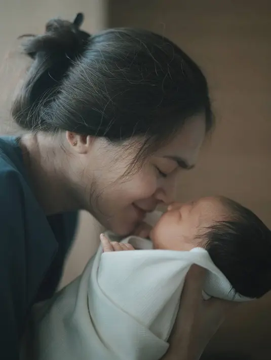 “Huahahahahaha ini keren sekaliii terharuuuuu..... dapet video kiriman dari afghanistan.. sahabat saya dari kecil kita bareng , mungkin ini temen pertama yg saya kenal, sampe akhirnya dia sma pindah ke amerika dan masuk angkatan udara amerika," tulisnya.(Instagram/ringgoagus)