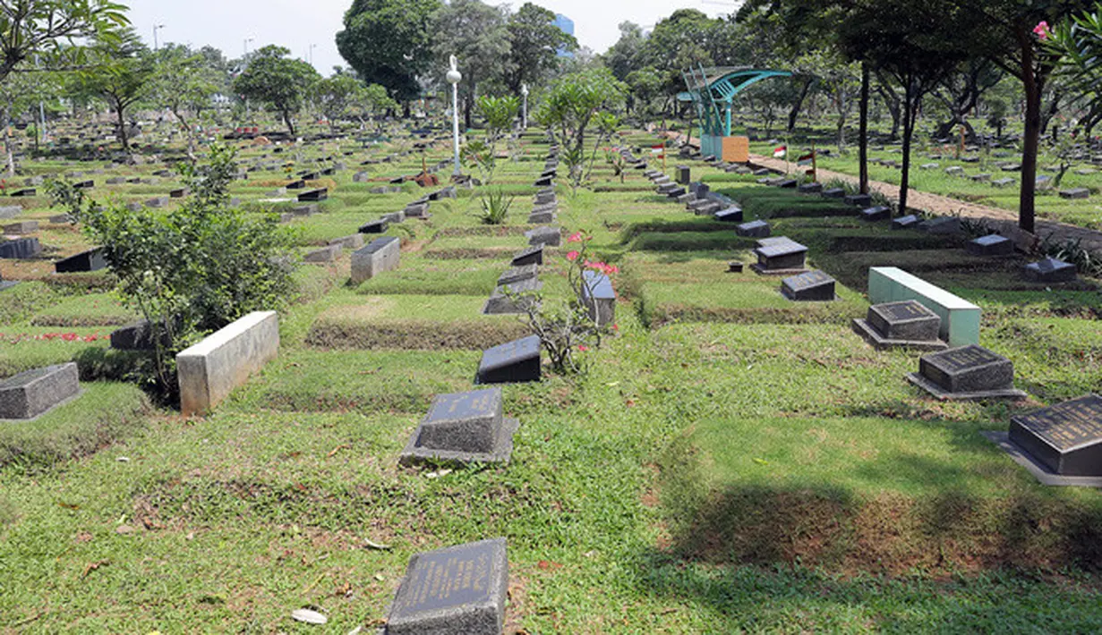 Laila Sari dikenal sebagai artis senior tiga jaman. Sejak muda, ia telah menekuni dunia hiburan. Ia meninggal dunia dalam usia 82 tahun, meninggalkan satu anak angkat dan tiga cucu. (Penulis/Foto: Deki Prayoga/Bintang.com)