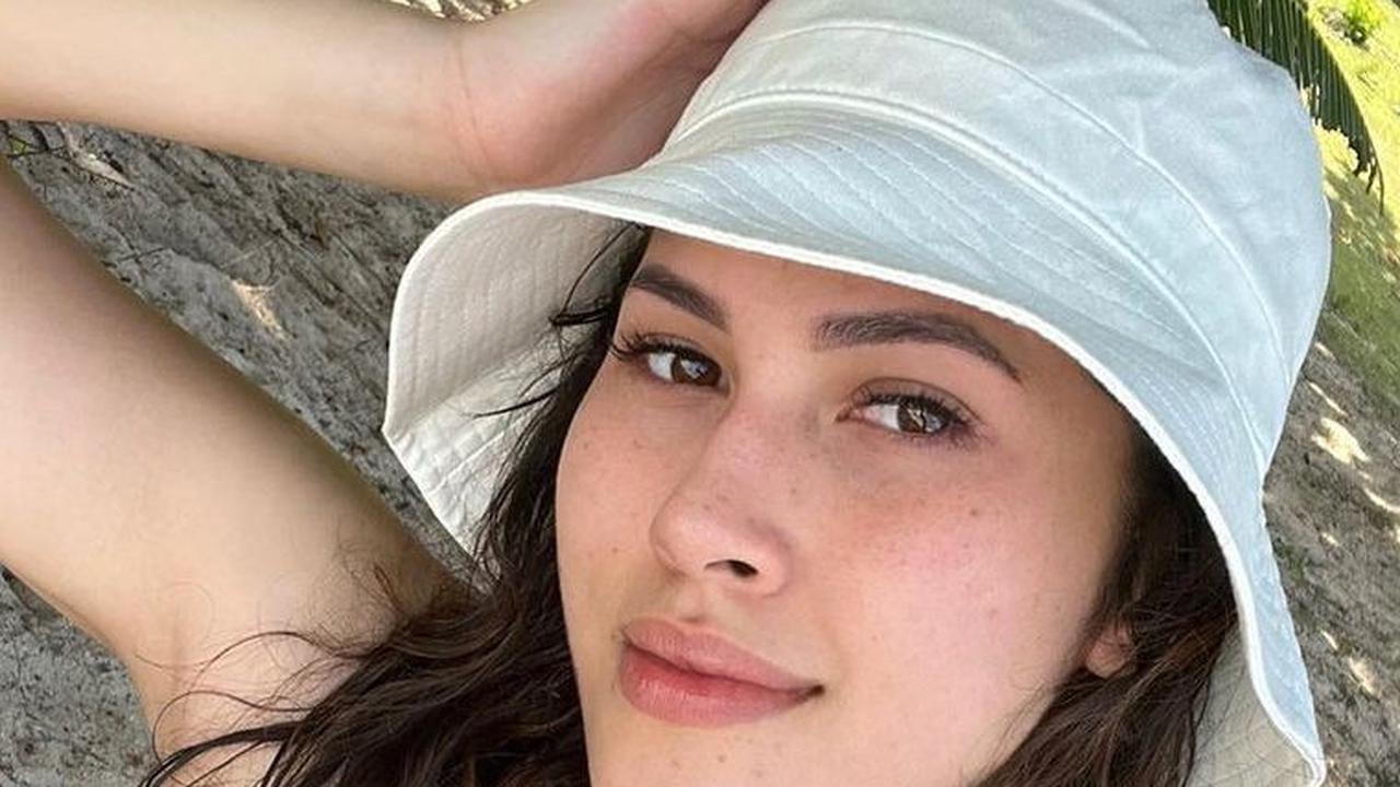 Cantiknya Sabrina Eben Pakai Baju Hitam, Anak Cindy Claudia Disebut Mirip Syahnaz Sadiqah
