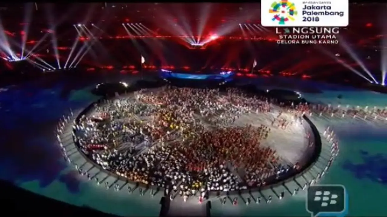 Closing Ceremony Asian Games 2018, para relawan berbaur dengan atlet di panggung GBK