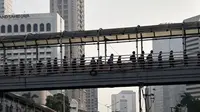 Viral Video Antrean Mengular di JPO, Bukti Orang Indonesia Bisa Tertib