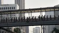 Viral Video Antrean Rapi di JPO, Bukti Orang Indonesia Bisa Tertib