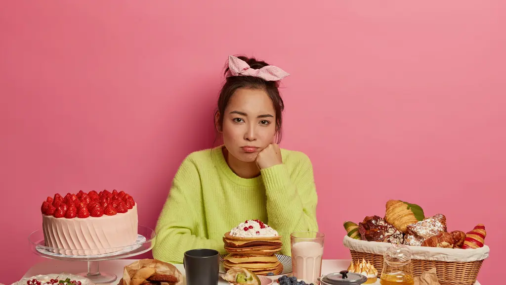 Kenali pengertian dari stress eating dan pengaruhnya terhadap tubuh. (foto: wayhomestudio/freepik)