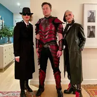 Elon Musk dan ibunya Maye Musk jadi sorotan di pesta Halloween Heidi Klum, jadi apa? [IG @mayemusk]