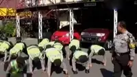 Kilas Indonesia: Belasan Polisi Dihukum Push Up di Surabaya