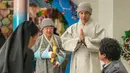 <p>Lee Seung Gi mengatakan, &ldquo;Ketika saya mengetahui bahwa Kim Yun Seok, aktor yang selalu saya hormati, akan bergabung dalam film ini, saya tidak perlu berpikir lama. Dengan naskah yang luar biasa, saya merasa tidak ada alasan untuk ragu mencukur rambut saya.&rdquo; (Foto: Lotte Entertainment)</p>