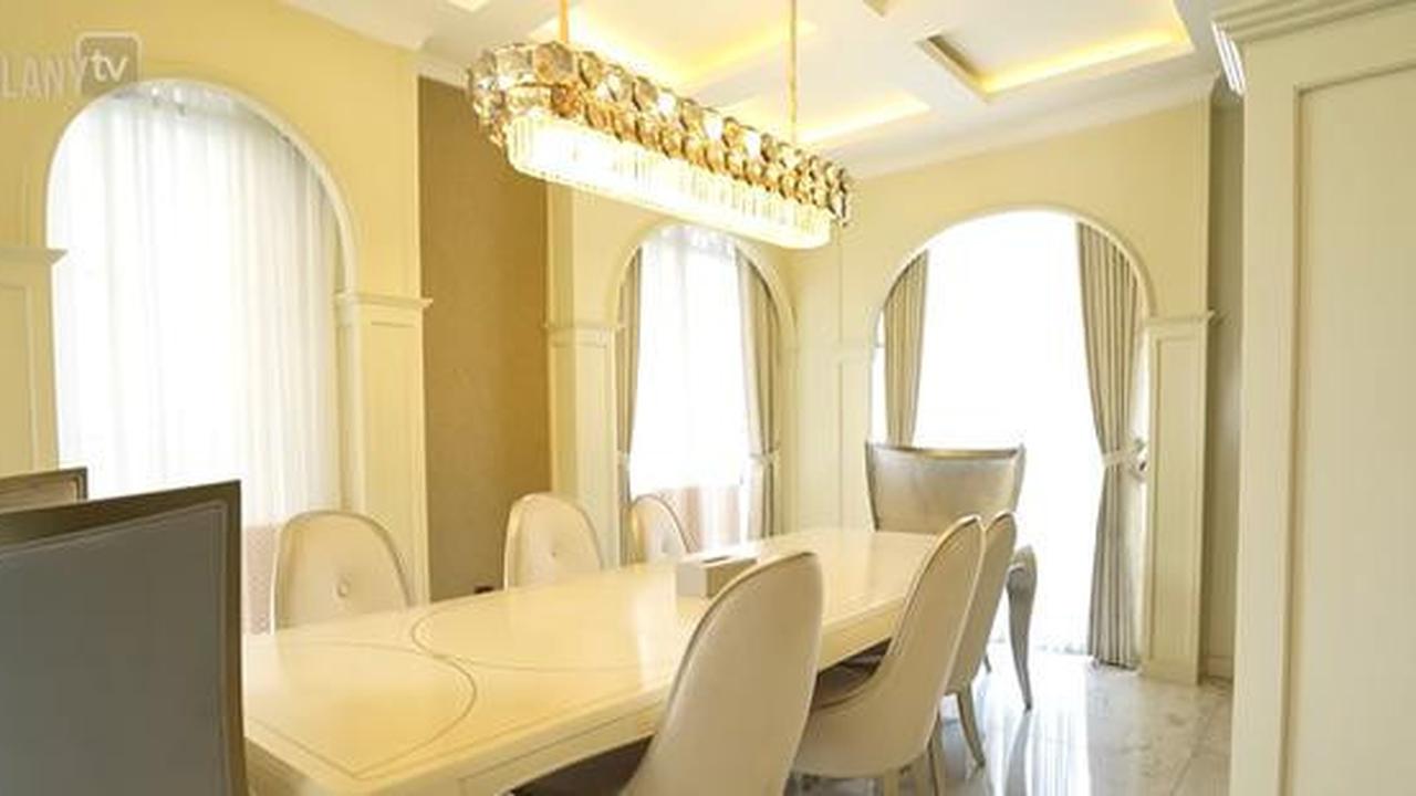 7 Potret Ruang Makan di Rumah Ustaz Solmed, Desainnya Mewah dan Cocok untuk Keluarga Modern