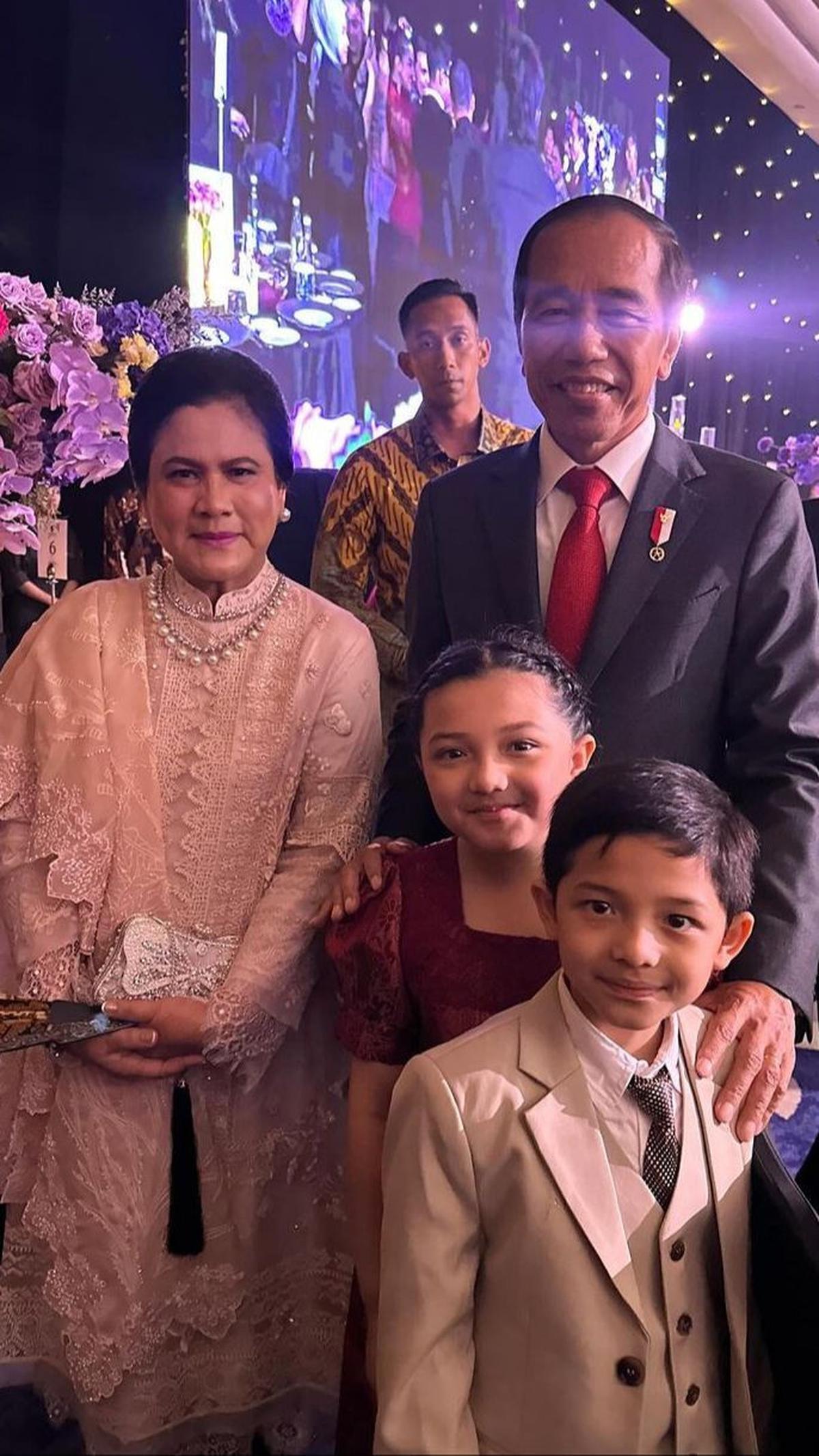 Arsy dan Arsya Foto Bersama Bapak Presiden <br>