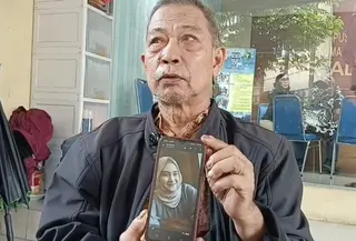 Paman Vica korban kecelakaan kereta di Stasiun Bekasi. (merdeka.com/Nur Habibie)