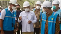 Menteri Energi dan Sumber Daya Mineral (ESDM) Arifin Tasrif meninjau proyek Pembangkit Listrik Tenaga Sampah (PLTSa) Putri Cempo, Surakarta, Provinsi Jawa Tengah.