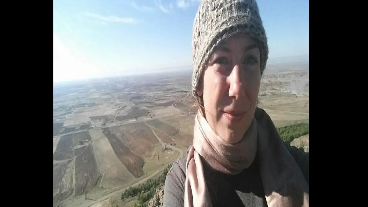 Penipu cantik yang gabung dengan Kurdi untuk melawan ISIS. (Facebook)