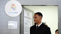 Bek asal Inggris, Trent Alexander-Arnold, tiba untuk memberikan konferensi pers selama perkenalan resminya sebagai pemain baru Real Madrid CF, di kompleks latihan Ciudad Real Madrid di Valdebebas, di pinggiran Madrid, pada 12 Juni 2025. (JAVIER SORIANO/AFP)