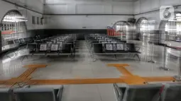 Suasana Stasiun Pasar Senen, Jumat (24/4/2020). Terkait larangan mudik Lebaran 2020, Stasiun Pasar Senen untuk sementara tidak melayani keberangkatan kereta jarak jauh dari tanggal 24 sampai 30 April 2020 mendatang. (Liputan6.com/Johan Tallo)
