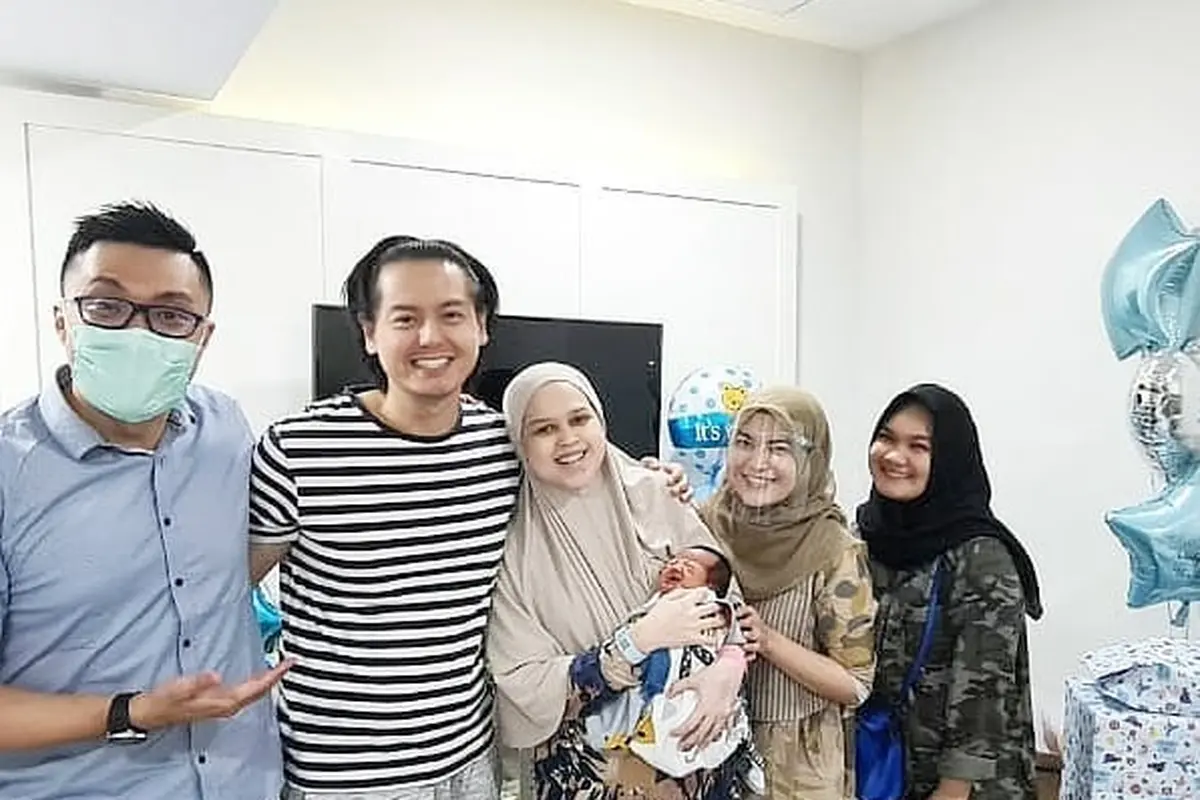 Roger Danuarta dan Cut Meyriska