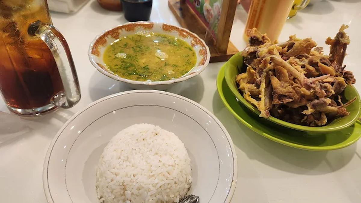 12 Rekomendasi Tempat Makan Soto Ayam di Surabaya, Yuk Cicipi Kelezatannya di 2025