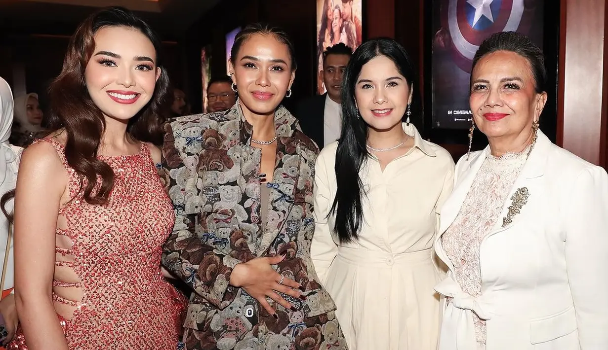 Pulasan makeup minimalis, bahkan nyaris bare face, tidak meluruhkan kecantikan Annisa Pohan [@annisayudhoyono]