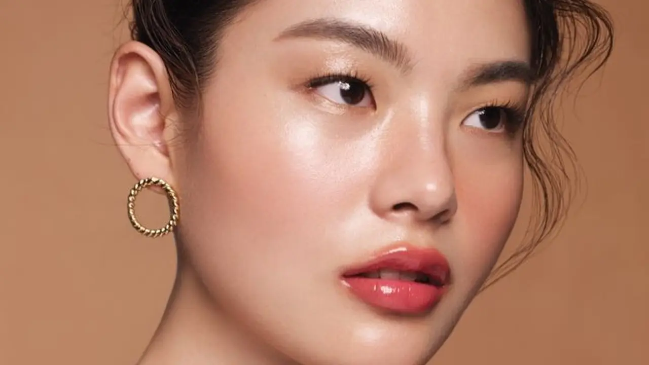 Western Makeup vs Korean Makeup / Image: FIMELA.com