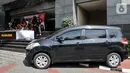 Barang bukti mobil dihadirkan saat rilis pengungkapan rencana tindak kejahatan dalam pelantikan presiden dan wakil presiden di Mapolda Metro Jaya, Jakarta, Senin (21/10/2019). Polisi juga menyita ketapel, peluru, bola berisi bahan peledak, dan bendera berlafaz Alquran. (merdeka.com/Iqbal Zakharia)