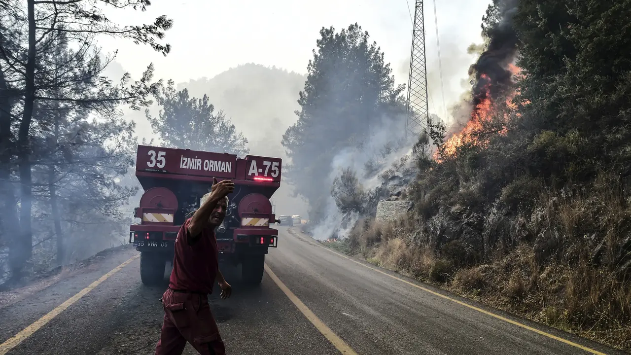 FOTO: Kebakaran Hutan di Turki Terus Berlanjut
