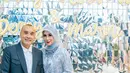 25 tahun bersama dalam membina rumah tangga, Marini dan Denny sangat harmonis. Hubungan keduanya semakin hangat lantaran kerap menghabiskan waktu bersama di rumah seperti olahraga bareng dan memasak. Kebahagiaan pun makin terasa saat mereka merayakan wedding anniversary kemarin. (Liputan6.com/IG/@marinizumarnisreal)