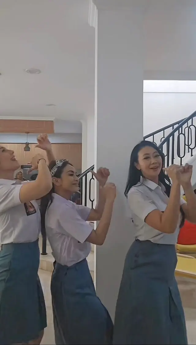6 Potret Wulan Guritno, Masayu Anastasia, dan Asri Welas berseragam SMA, usia 40-an cocok jadi ABG