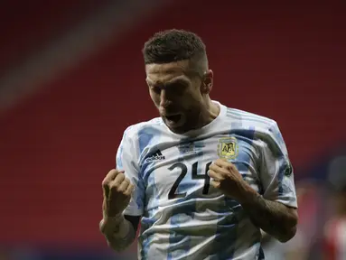 Gelandang Argentina, Alejandro Gomez berselebrasi usai mencetak gol ke gawang Paraguay pada pertandingan partai matchday 3 Grup A Copa America 2021 di Stadion Nasional di Brasilia, Brasil, Selasa (22/6/2021). Argentina menang tipis atas Paraguay 1-0 berkat gol tunggal Gomez. (AP Photo/Eraldo Peres)