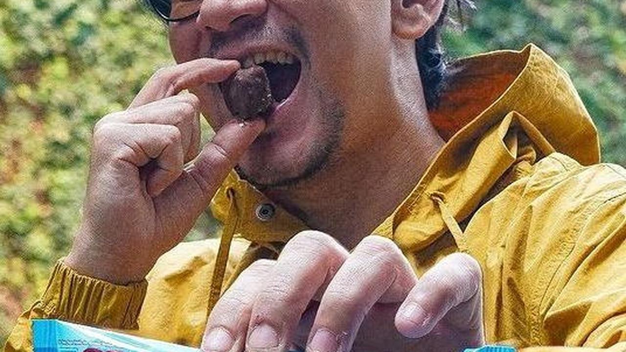 Memiliki orang tua dengan keyakinan agama yang berbeda. <br>