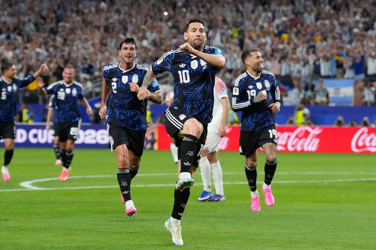 FOTO: Messi Cetak Gol Argentina Taklukkan Yordania