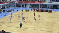 Timnas futsal putra Indonesia bertarung melawan Thailand di ajang SEA Games 2025, Jumat (19/12/2025). (Bola.com/M. Adi Yaksa)