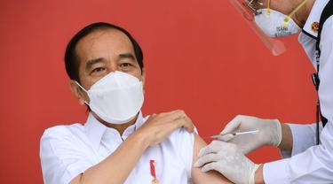 FOTO: Presiden Jokowi Disuntik Vaksin COVID-19 Pertama di Indonesia