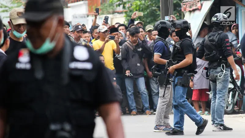 Aksi Densus 88 saat Gerebek Rumah Terduga Teroris di Tangerang