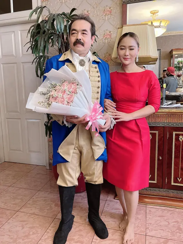 6 Potret Adam Suseno Cosplay Berbagai Karakter, Terbaru Jadi Pawang Hujan