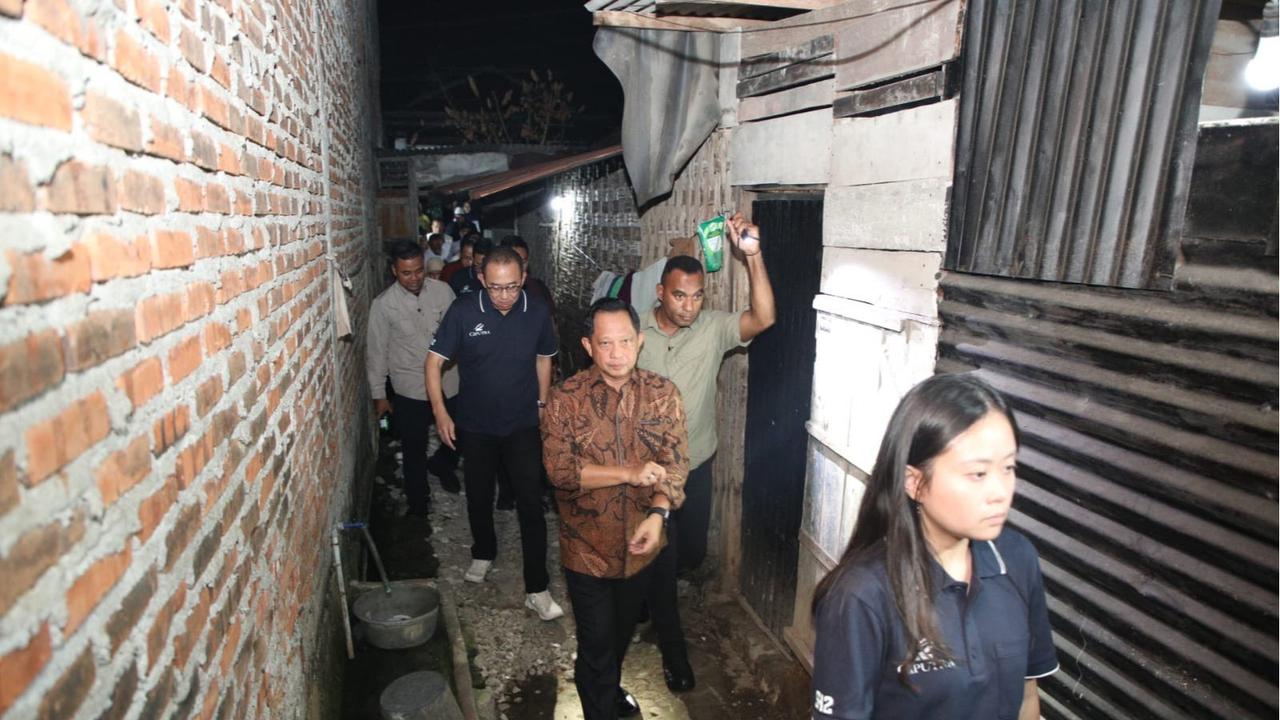 Mendagri pada acara Sosialisasi Program Kredit Usaha Rakyat (KUR) Perumahan dan Fasilitas Likuiditas Pembiayaan Perumahan (FLPP) di  Surabaya