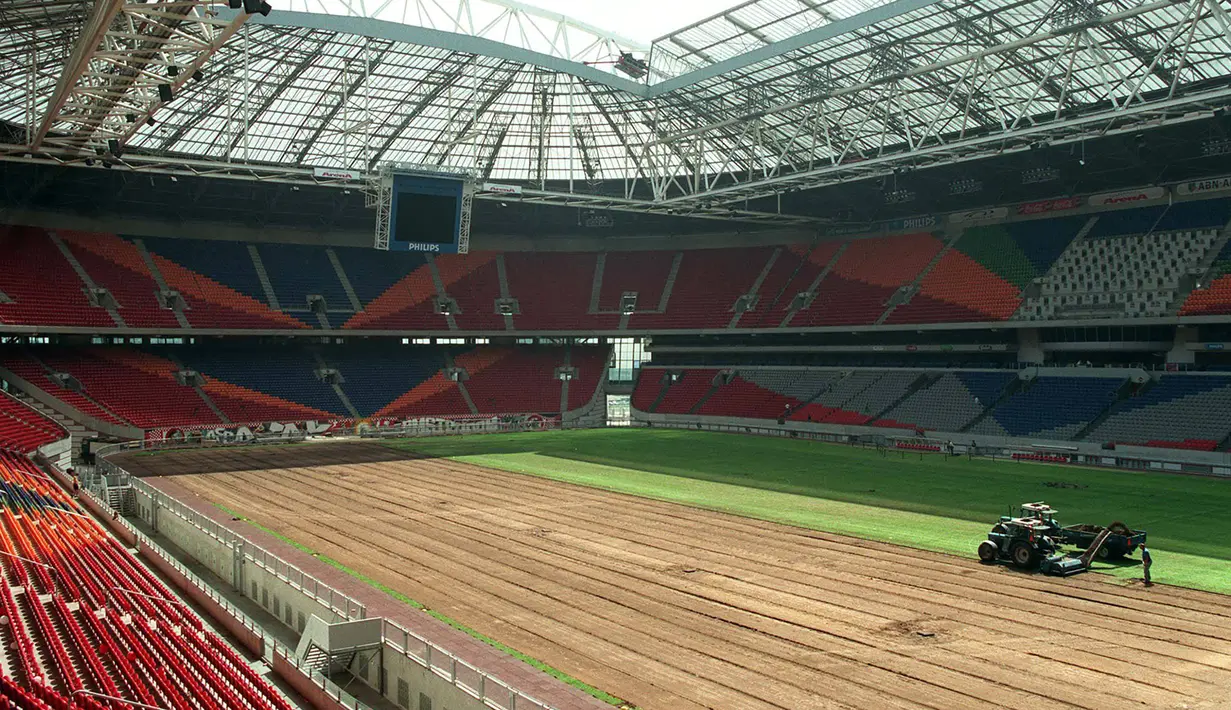 Stadion ini dibangun mulai 1993 hingga 1996 dengan biaya mencapai 140 juta Euro dan menjadi yang terbesar di Belanda. Mampu menampung jumlah penonton sebanyak 56.000 tempat duduk dan di saat pertunjukan musik mampu menampung 68.000 pengunjung. (AFP/Koen Suyk/ANP)