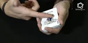 Demian Aditya memberi tips dan memberi tahu tentang trik sulap kartu yang biasa ia mainkan