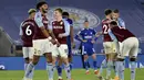 Para pemain Aston Villa merayakan kemenangan atas Leicester City pada laga Liga Inggris di Stadion King Power, Senin (19/10/2020). Aston Villa menang dengan skor 1-0. (AP Photo/Rui Vieira, Pool)