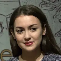 Rianti Cartwright berperan sebagai Malika dalam sinetron Elif Indonesia. Mendapatkan banyak tantangan di sinetron ini, Rianti rela mencatok rambutnya setiap hari agar sesuai dengan karakter yang ia perankan.