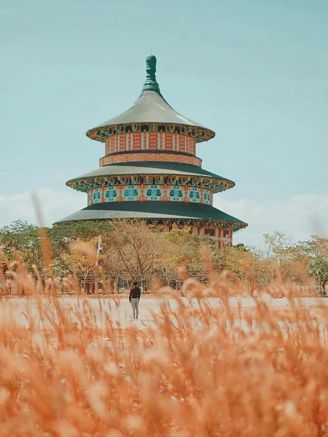 6 Spot Foto di Pagoda Tian Ti Surabaya yang Instagramable