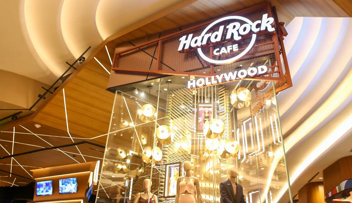 Hard Rock Cafe di dalam Seminole Hard Rock Hotel & Casino di Hollywood, Florida, Amerika Serikat, Jumat (18/10/2019). Seminole Hard Rock Hotel & Casino dibuka untuk umum pada 24 Oktober 2019. (Zak BENNETT/AFP)