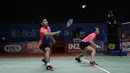 Pasangan Indonesia, Praveen Jordan/Melati Oktavianti, saat bertanding melawan wakil Jerman, Mark Lamsfuss/Isabel Herttrich pada Indonesia Open 2019 di Istora, Jakarta, Selasa (16/7). Pasangan Indonesia takluk 20-22, 14-17. (Bola.com/M Iqbal Ichsan)