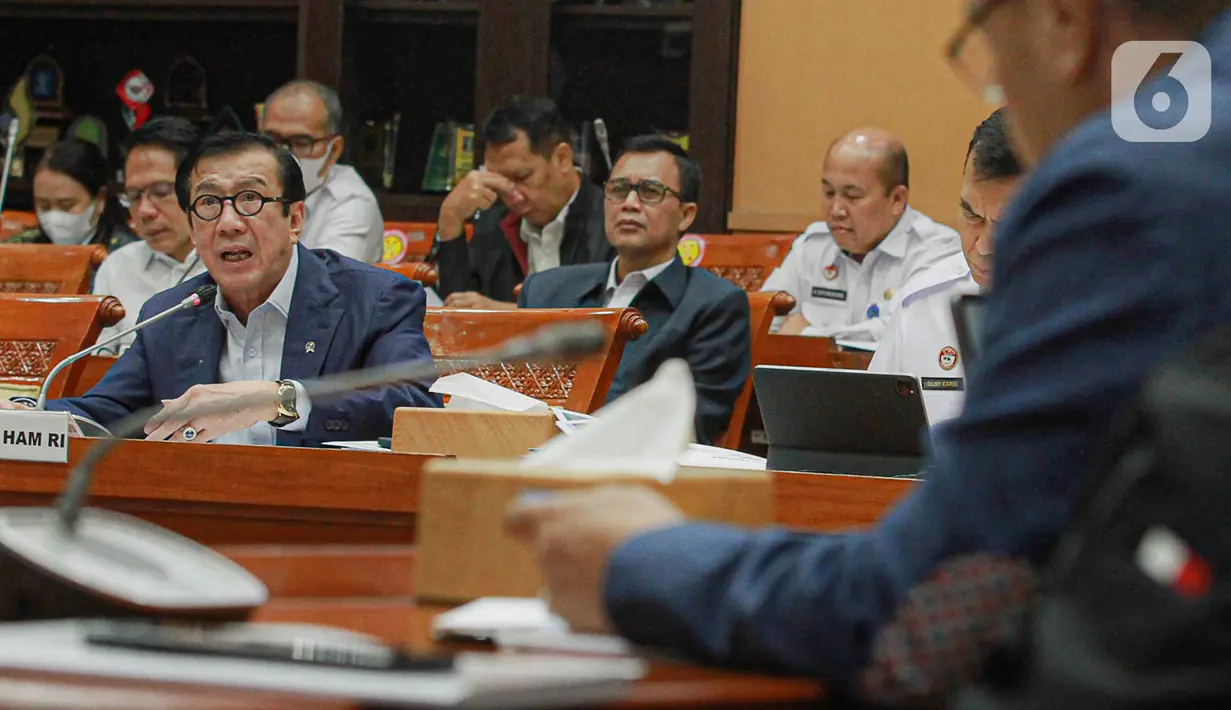 Yasonna Laoly mengatakan, ada beberapa Undang-undang (UU) prioritas nasional yang pembahasannya dilakukan bersama Komisi III DPR RI. (Liputan6.com/Faizal Fanani)