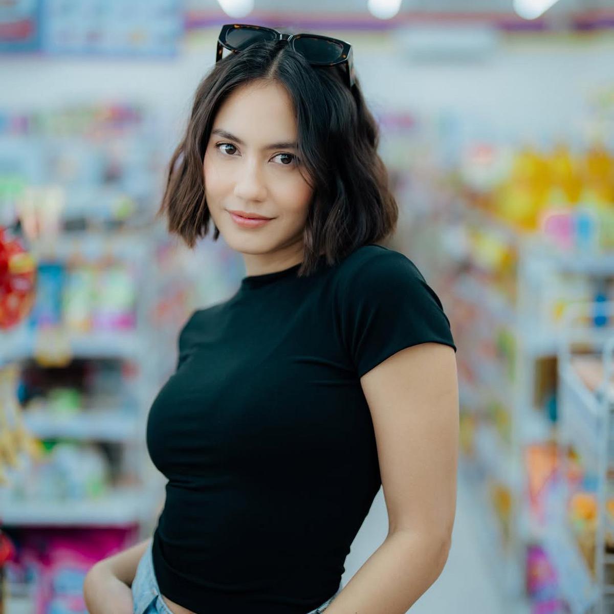 Potret Pevita Pearce dengan Outfit Casual yang Menawan (credit: instagram/pevpearce)