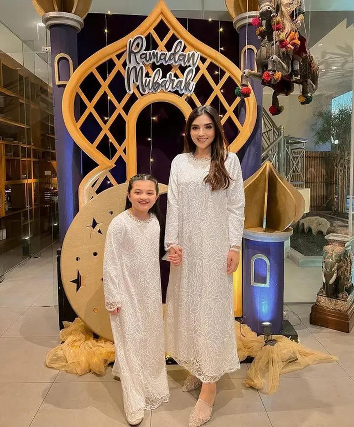 5 Tren Model Gamis Brokat Terbaru 2025, Tampil Anggun dan Stylish di Acara Spesial