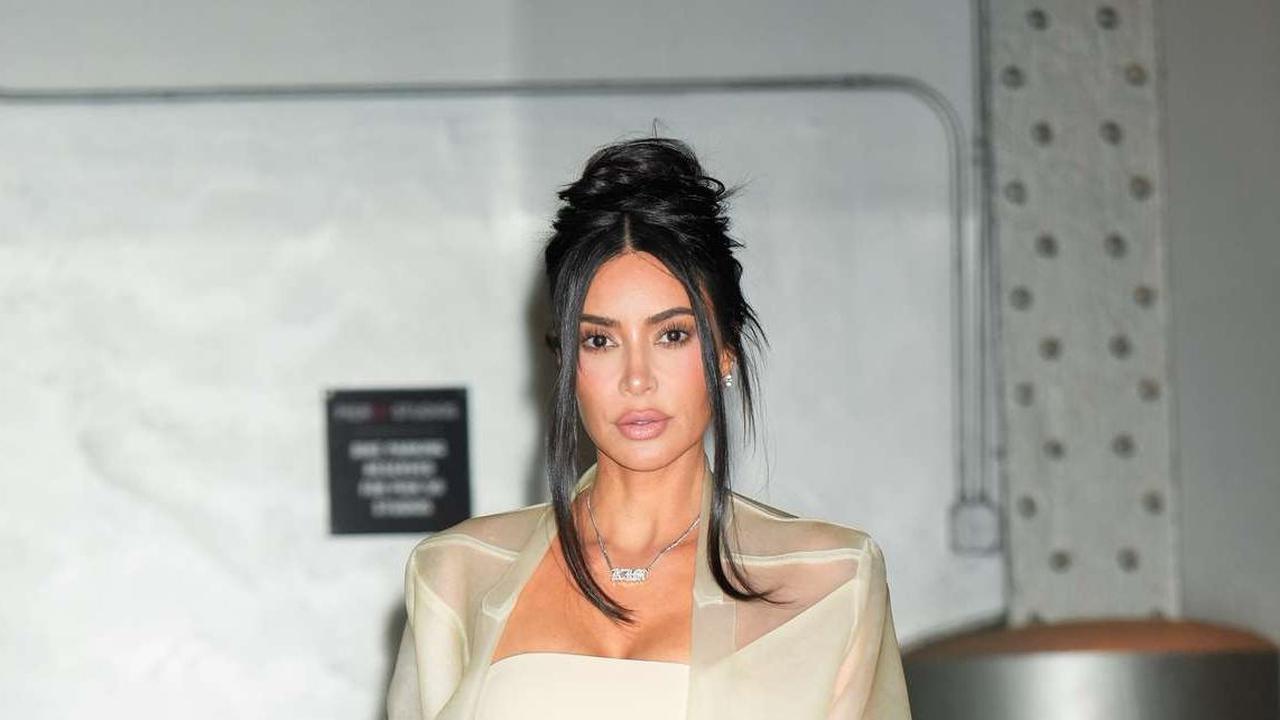 Berdasarkan Forbes 2022, jumlah kekayaan yang diraih mantan istri Kanye West ini didapatkan dari berbagai macam brand yang dimilikinya termasuk KKW Beauty, dan brand underwear SKIMS yang baru saja mendapatkan dana abru sebesar 270 juta USD.