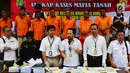 Subdit Harda Dit Reskrimum Polda Metro Jaya merilis kasus mafia tanah yang terjadi di Jakarta dan Bekasi, Polda Metro Jaya, Jakarta, Rabu (5/9). Kasus tersebut terjadi di wilayah Cipinang Jakarta Timur dan Segara Makmur Bekasi. (Liputan6.com/JohanTallo)