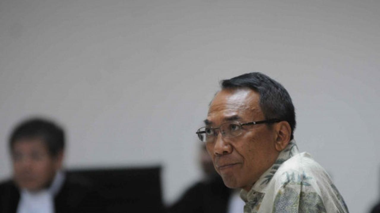 Ekspresi Jero Wacik saat jalani sidang perdana