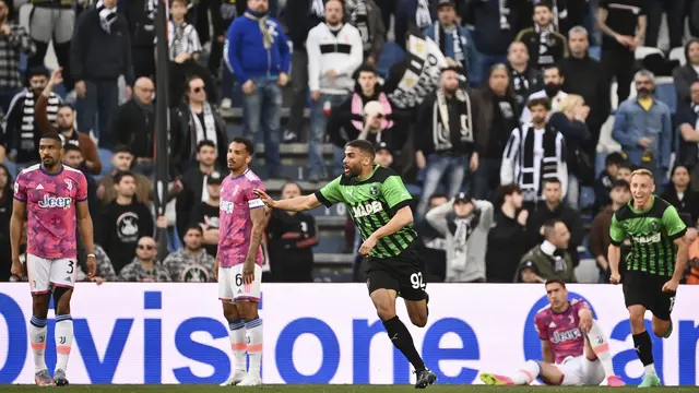 Pemain Sassuolo merayakan gol ke gawang Juventus di lanjutan Liga Italia