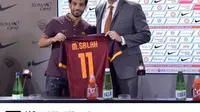 Pemain anyar AS Roma Mohamed Salah yakin timnya bisa menyangi Juventus dalam perebutan gelar Liga Serie A Italia musim 2015-16. (twitter.com/OfficialASRoma/media)